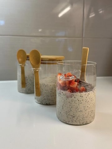 Irresistible Strawberry Blueberry Chia Overnight Oats Recipe